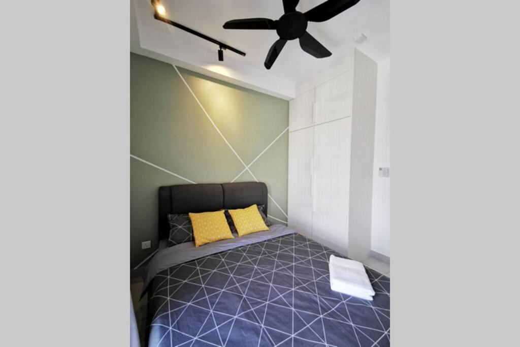 Astetica Pool & Lake View High Floor 100Mbps Wifi Netflix เซอรีเคมบางัน ภายนอก รูปภาพ