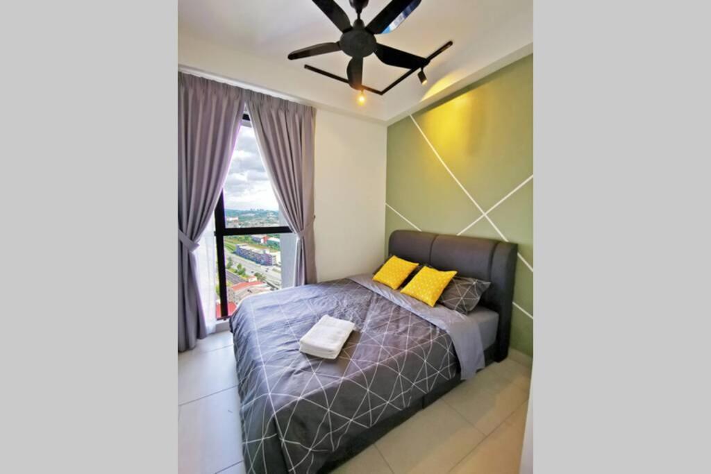 Astetica Pool & Lake View High Floor 100Mbps Wifi Netflix เซอรีเคมบางัน ภายนอก รูปภาพ