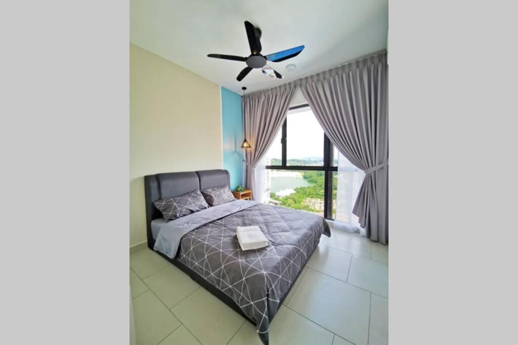 Astetica Pool & Lake View High Floor 100Mbps Wifi Netflix เซอรีเคมบางัน ภายนอก รูปภาพ