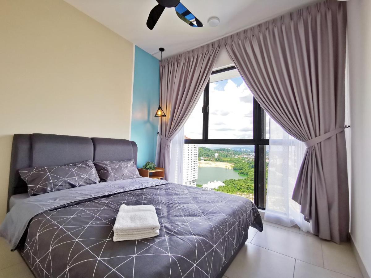 Astetica Pool & Lake View High Floor 100Mbps Wifi Netflix เซอรีเคมบางัน ภายนอก รูปภาพ