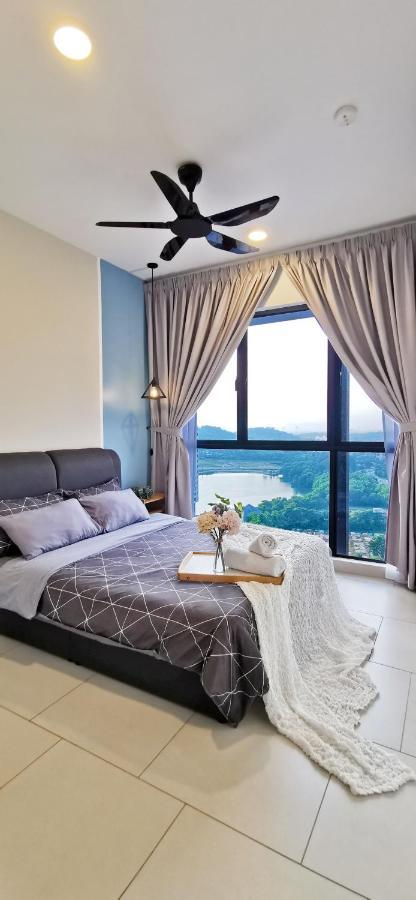 Astetica Pool & Lake View High Floor 100Mbps Wifi Netflix เซอรีเคมบางัน ภายนอก รูปภาพ
