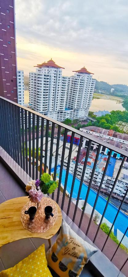Astetica Pool & Lake View High Floor 100Mbps Wifi Netflix เซอรีเคมบางัน ภายนอก รูปภาพ