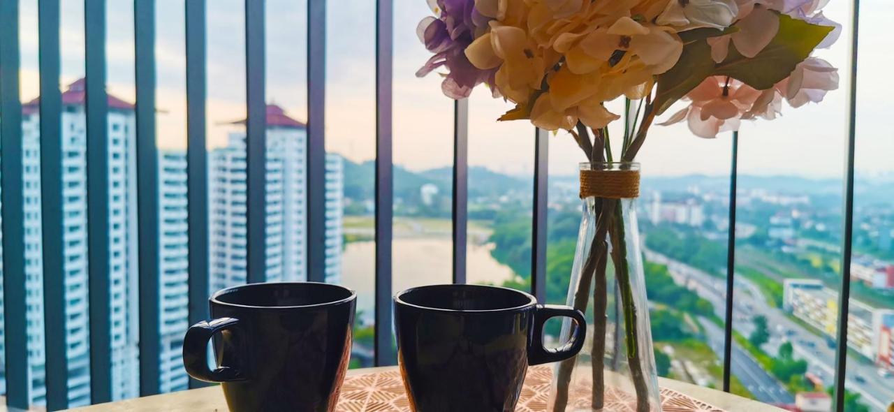 Astetica Pool & Lake View High Floor 100Mbps Wifi Netflix เซอรีเคมบางัน ภายนอก รูปภาพ