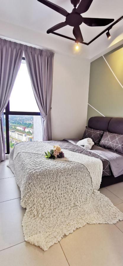 Astetica Pool & Lake View High Floor 100Mbps Wifi Netflix เซอรีเคมบางัน ภายนอก รูปภาพ